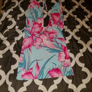 Size small cleavage top